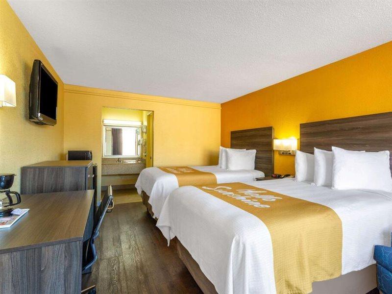 Days Inn By Wyndham Hampton Near Coliseum Convention Center Kültér fotó