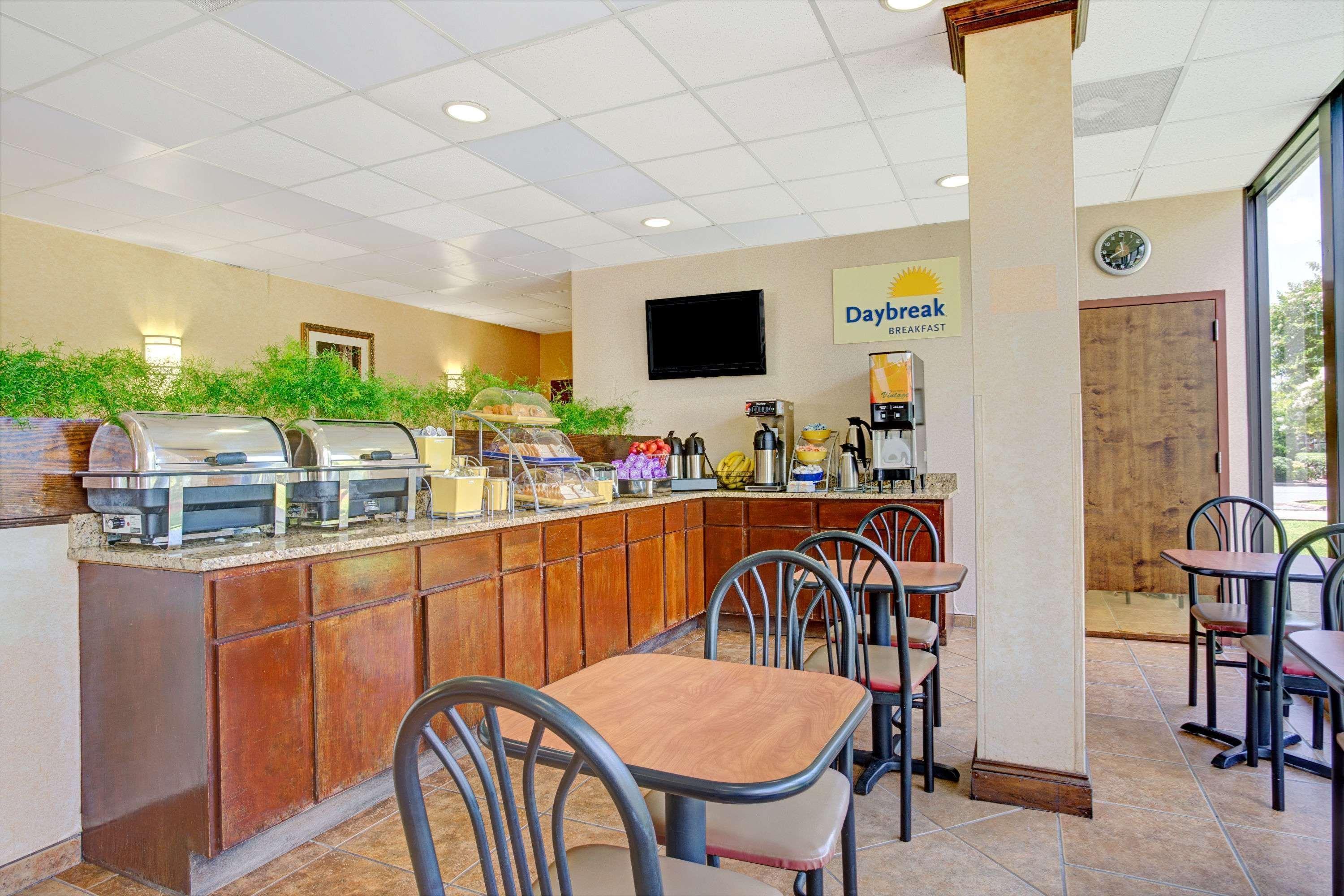 Days Inn By Wyndham Hampton Near Coliseum Convention Center Kültér fotó